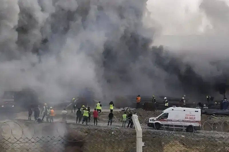 Esenyurt'ta İşçi Konteynerlerinde Yangın: Neler Oluyor?