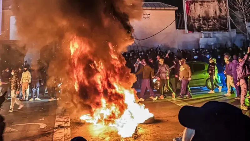 İran'daki Protestolarda Can Kaybı 2 Bine Yaklaştı: Gelişmeler Neler?