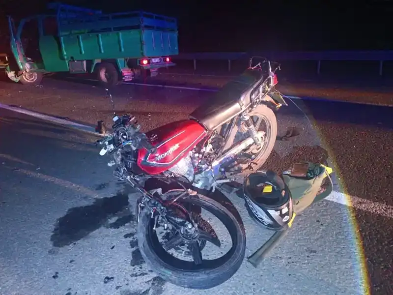 Kamyonet ile Motosiklet Çarpıştı: İki Kuzen Hayatını Kaybetti