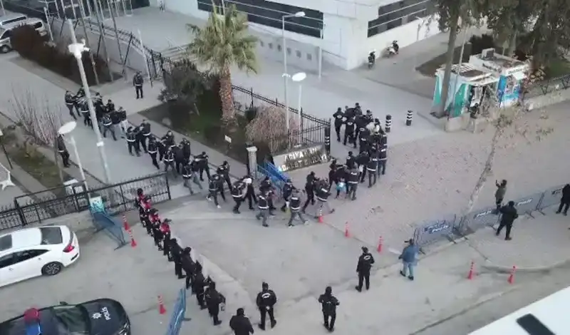 Adıyaman'da Büyük Operasyon: 21 Şüpheli Gözaltında, 14'ü Tutuklandı!